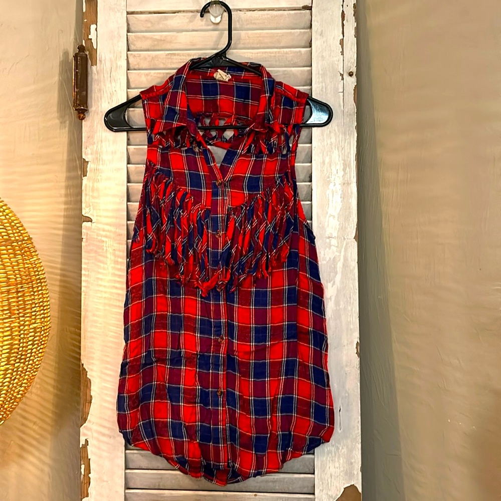 Gimmicks by BKE red and blue sleevless top